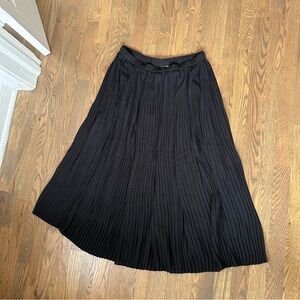 Uniqlo Black Pleated Midi Skirt - Women's Classic Style, Size XL